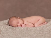Bayi tidur di perutnya