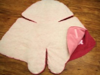 Pag-ayos ng diaper-cocoon sa stickies para sa newborns gamit ang kanilang sariling mga kamay