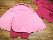 Pag-ayos ng diaper-cocoon sa stickies para sa newborns gamit ang kanilang sariling mga kamay