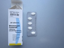 Antibiótico Flemoksin Solutab para uma criança com tosse e rinite