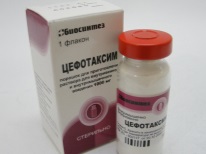 Cefotaxima antibiótica para uma criança com tosse e rinite