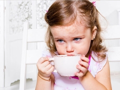 ماذا يمكنك أن تأكل طفلاً مصاباً بالإسهال؟