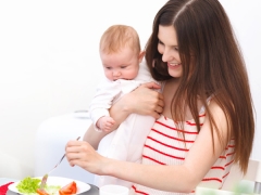 O que você precisa comer para ter muito leite materno?