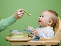 Menu ng bata sa loob ng 10 buwan: ang batayan ng diyeta at nutritional prinsipyo