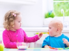 At what age can yogurt be given to children and how to prepare it?