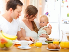 Pedagogical lure during breastfeeding
