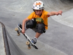 Paano pumili ng isang skateboard para sa isang bata at kung paano matutunan upang mag-isketing?