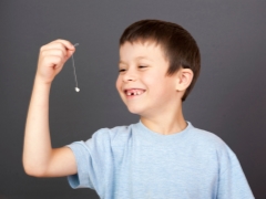 Como erguer o dente de leite em casa?