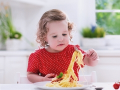 Sa anong edad maaari mong bigyan ang pasta ng bata?