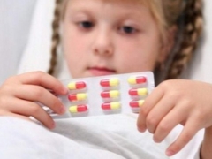 Kailan magbibigay ng antibiotics sa isang bata sa isang temperatura?