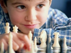 Wie bringe ich einem Kind das Schachspielen bei?