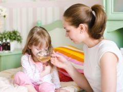 Paggamot ng brongkitis sa mga bata sa mga remedyo sa bahay ng mga tao