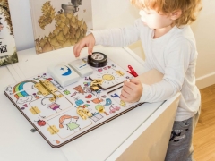Bizibord - um conselho educacional divertido para uma criança