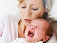 Warum weinen Babys und Babys im Schlaf?