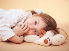 Symptome und Behandlung von Poliomyelitis bei Kindern