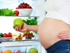 Ernährung einer schwangeren Frau im dritten Trimester