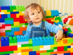 Wie wähle ich einen Kunststoff-Designer für Kinder?