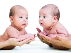 As crianças concebidas pelo método de fertilização in vitro diferem das habituais e que conseqüências podem surgir no futuro?