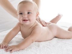 Óleo de bebê ou creme de massagem: escolha o melhor