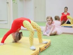 Gymnastics para sa mga bata 7-8 taong gulang: mga uri at epektibong pagsasanay