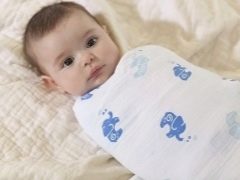 Como embrulhar um recém-nascido no calor?