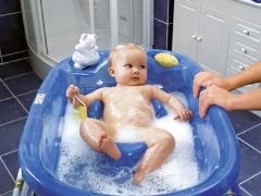 Memilih pendirian di bawah mandi untuk bayi baru lahir