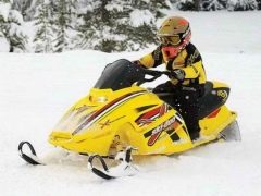 Mga snowmobiles ng mga bata: mga tip sa pagpili at paggawa