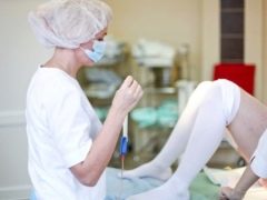 Por quanto tempo devo usar meias de compressão após a cesariana?