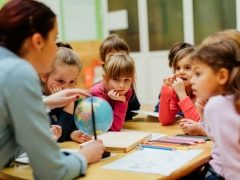 Welche Methoden und Techniken von Mnemonik können beim Unterrichten von Kindern verwendet werden?