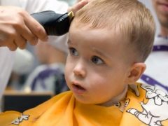 Unang gupit ng bata: posible bang i-cut buhok hanggang sa isang taon?