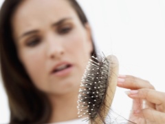 تساقط الشعر أثناء الحمل: أسبابه وطرق الوقاية منه