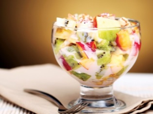 Winter fruit salad with yogurt