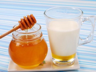 Milch mit Hustenhonig