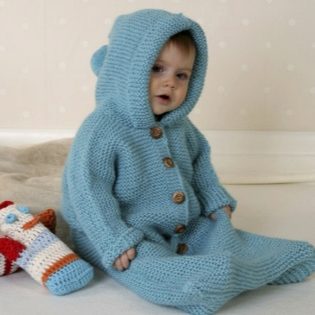 Merajut beg tidur buatan tangan untuk bayi baru lahir