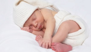 Bagaimana cara memberi glukosa kepada bayi baru lahir dengan penyakit kuning?