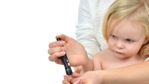 Lancets para sa walang sakit na pagdaloy ng dugo sa mga bata