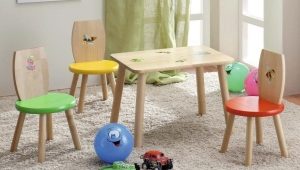 Kindertisch mit Stuhl