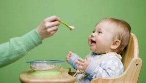 Transformadores de cadeiras altas de madeira para alimentação infantil