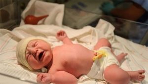 Paggamot ng umbilical cord ng isang bagong panganak: mga patakaran at pagkakasunud-sunod ng mga pagkilos