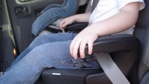 Bagaimana untuk memperbaiki penggalak di dalam kereta?