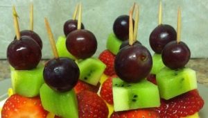 وصفات canape الفاكهة على أسياخ للأطفال
