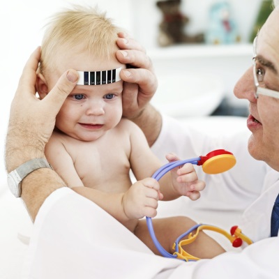 Kinderarztbesuch mit dem Baby