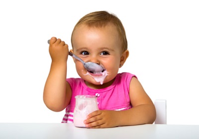 Ang Kefir ay umiinom ng isang bata sa kanyang purong anyo.