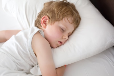 Ang bata ay natutulog