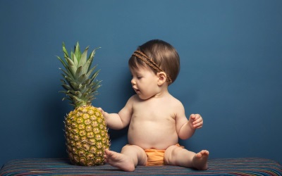 Bata na may pinya