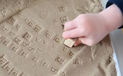 The difference of kinetic sand from the usual