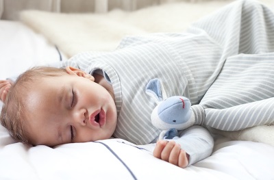 Leher pada beg tidur untuk bayi baru lahir