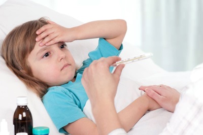 Dapat ko bang bigyan ang mga antibiotics sa isang bata na may ubo at runny nose?